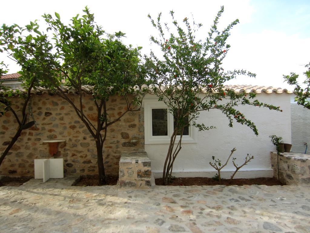 Kiki's Houses Vlichos Hydra  Exterior foto