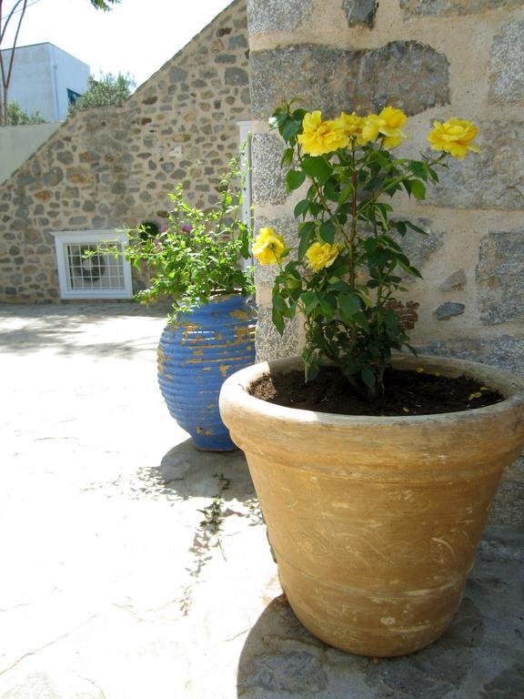 Kiki's Houses Vlichos Hydra  Exterior foto