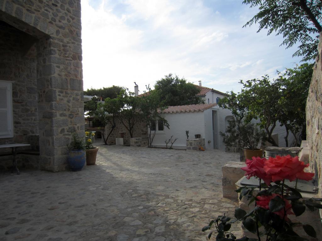Kiki's Houses Vlichos Hydra  Exterior foto