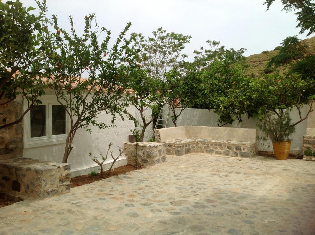 Kiki's Houses Vlichos Hydra  Exterior foto