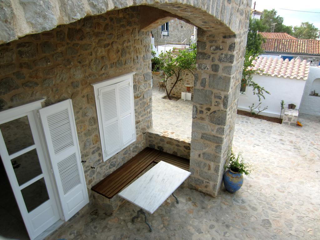 Kiki's Houses Vlichos Hydra  Exterior foto